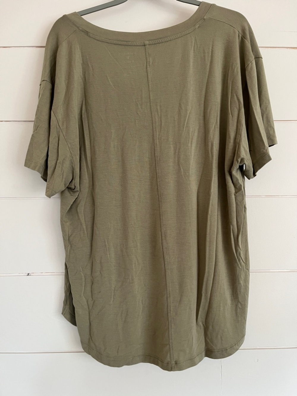 American Eagle Olive V-Neck Short Sleeve Tee - Picture 3 of 3